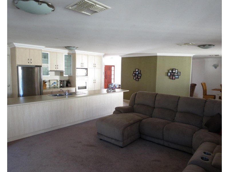 4 Callaghan Street, Emerald QLD 4720