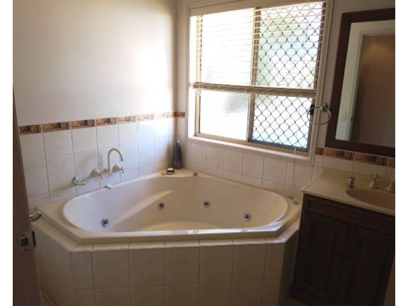 4 Callaghan Street, Emerald QLD 4720