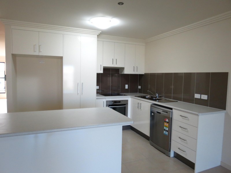 2/20 Wright Street, Emerald QLD 4720