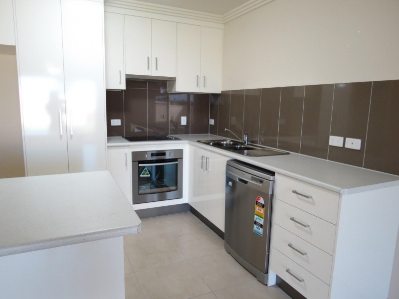 2/20 Wright Street, Emerald QLD 4720