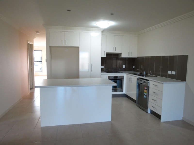 2/20 Wright Street, Emerald QLD 4720