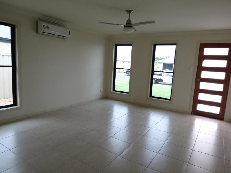 2/20 Wright Street, Emerald QLD 4720