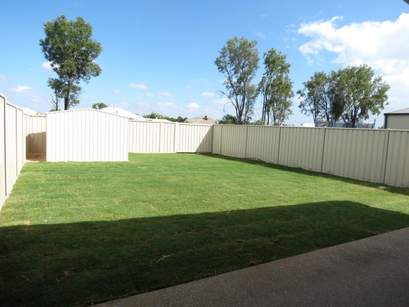 2/20 Wright Street, Emerald QLD 4720