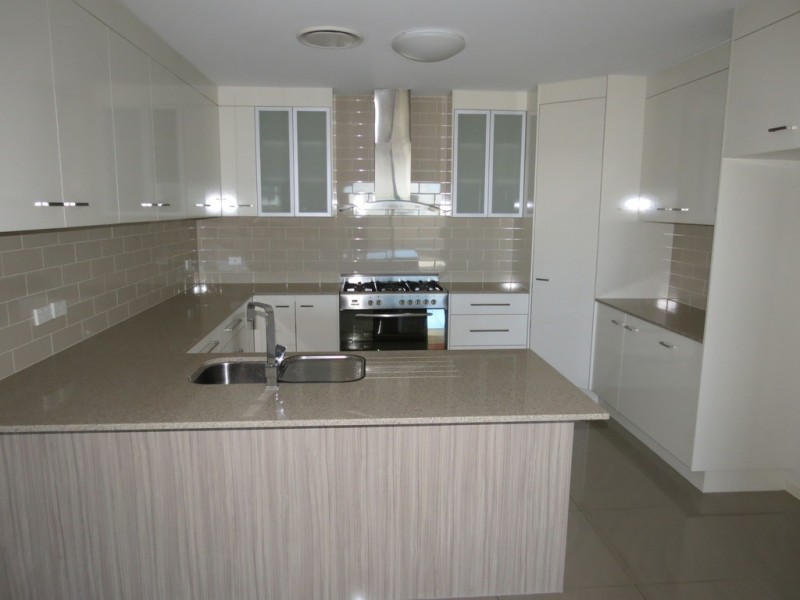 18 Rosehill Road, Emerald QLD 4720