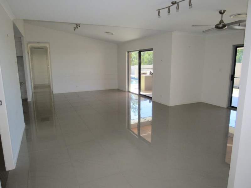 18 Rosehill Road, Emerald QLD 4720