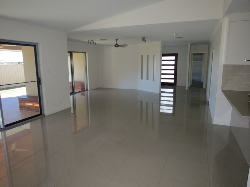 18 Rosehill Road, Emerald QLD 4720