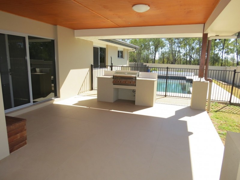 18 Rosehill Road, Emerald QLD 4720