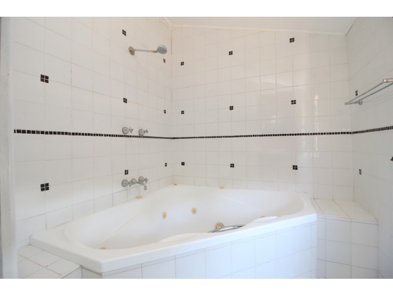 47 Theresa Street, Emerald QLD 4720