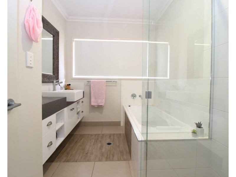 16 Randwick Road, Emerald QLD 4720