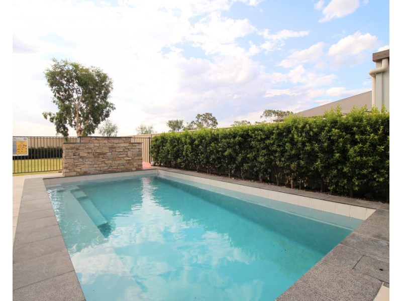 16 Randwick Road, Emerald QLD 4720