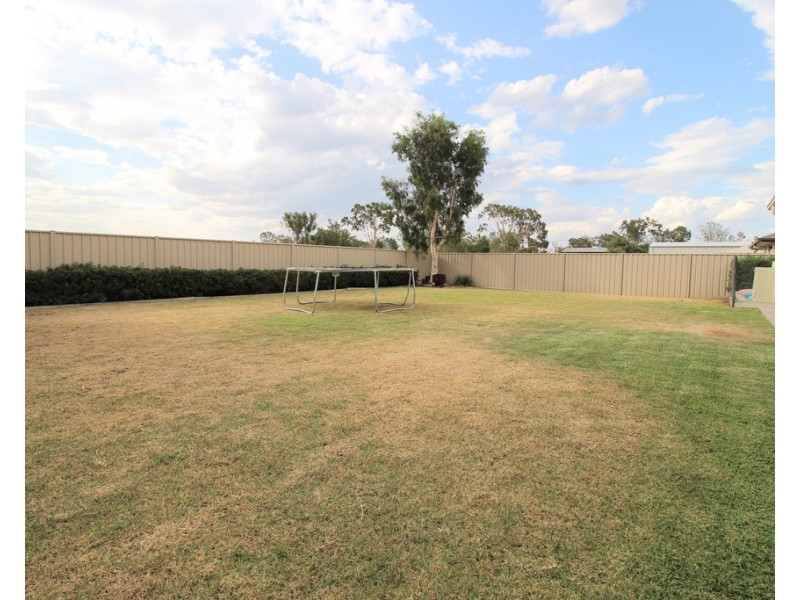 16 Randwick Road, Emerald QLD 4720