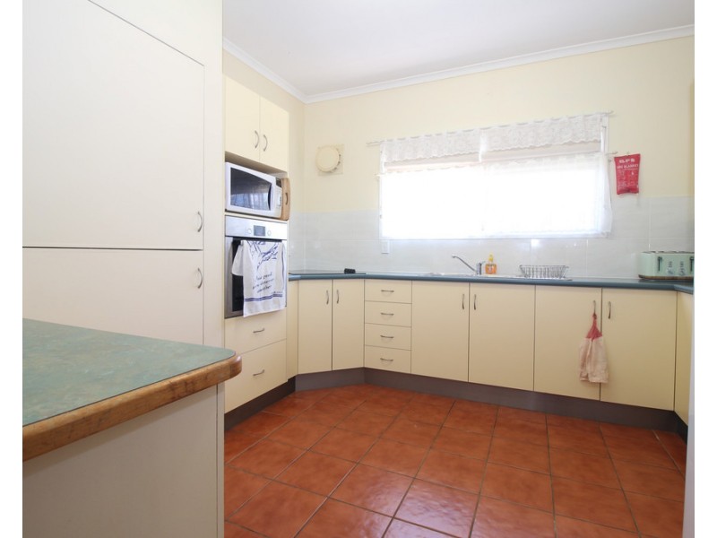 24 Garnet Street, Emerald QLD 4720