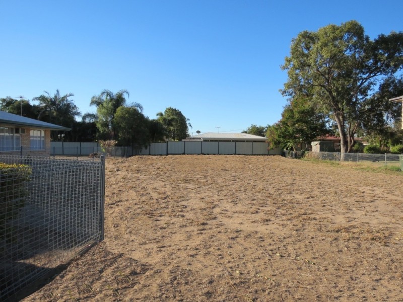 11 Fielder Place, Emerald QLD 4720