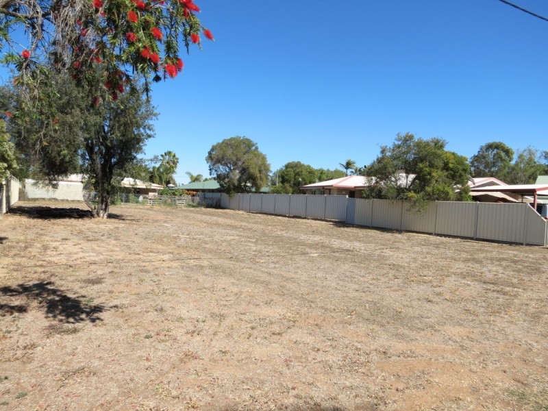 5 Skelton Place, Emerald QLD 4720