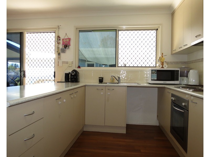 2/87 Roberts Street, Emerald QLD 4720