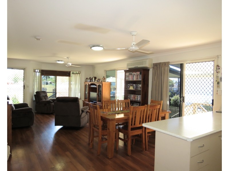 2/87 Roberts Street, Emerald QLD 4720