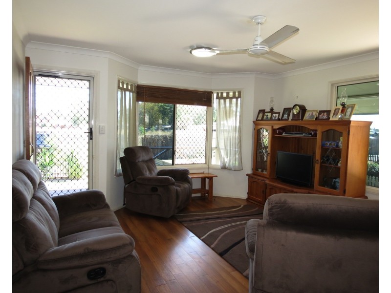 2/87 Roberts Street, Emerald QLD 4720