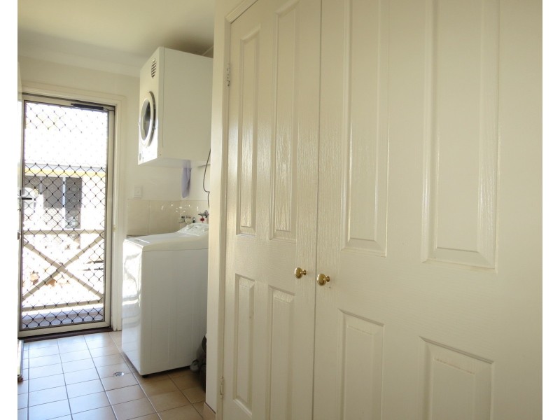 2/87 Roberts Street, Emerald QLD 4720