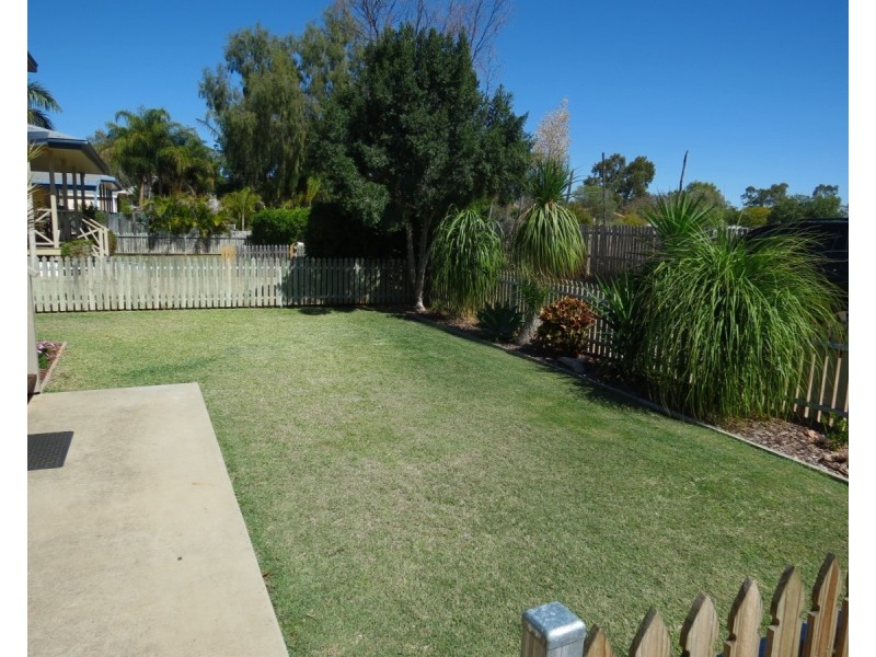 2/87 Roberts Street, Emerald QLD 4720