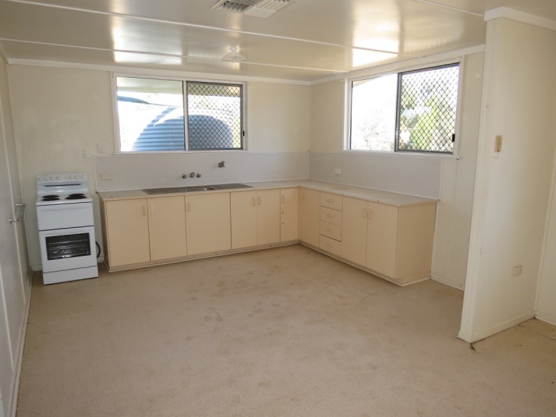 11 Zamia Street, Springsure QLD 4722