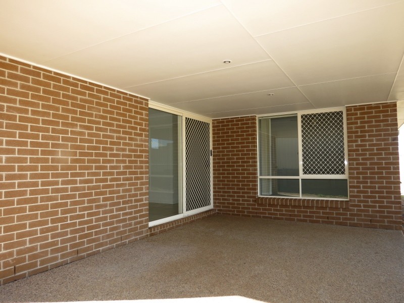 8 Suncrest Street, Emerald QLD 4720