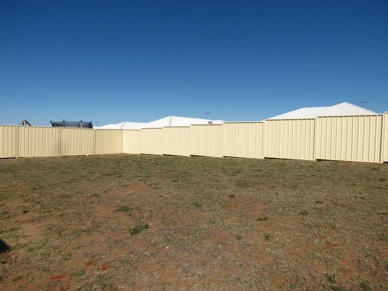 8 Suncrest Street, Emerald QLD 4720