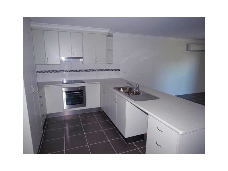 1 / 24 Bailey Street, Capella QLD 4723