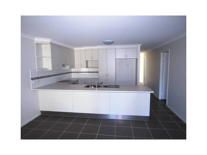 1 / 24 Bailey Street, Capella QLD 4723