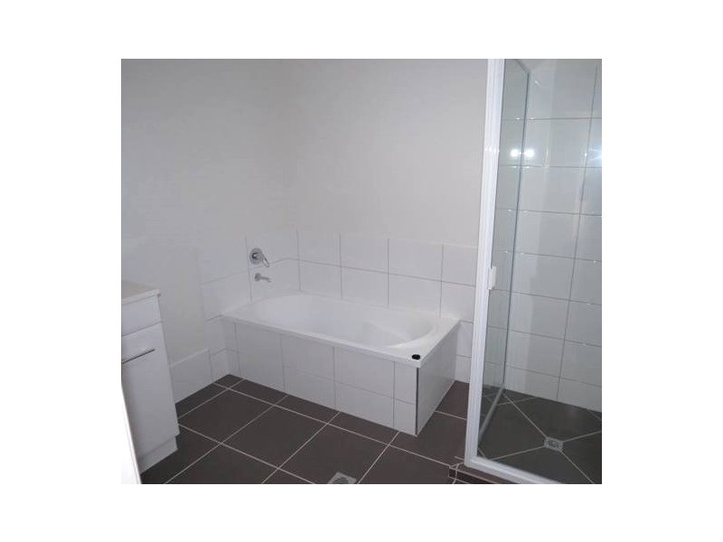 1 / 24 Bailey Street, Capella QLD 4723