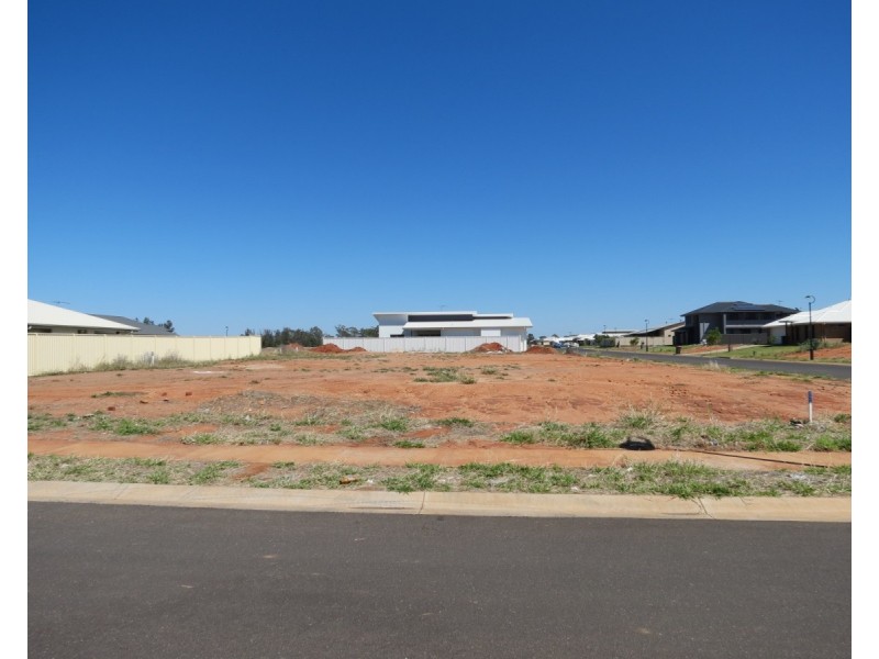 31 Canterbury Road, Emerald QLD 4720
