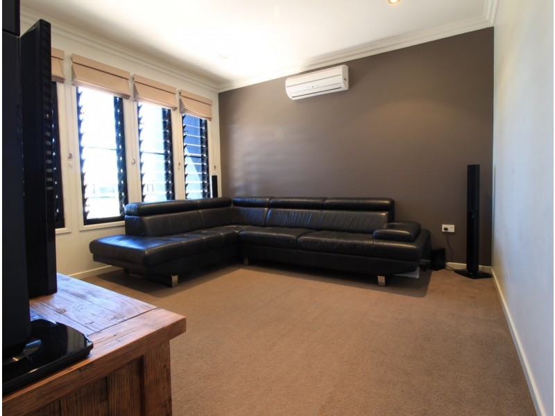 9 Glovar Street, Emerald QLD 4720