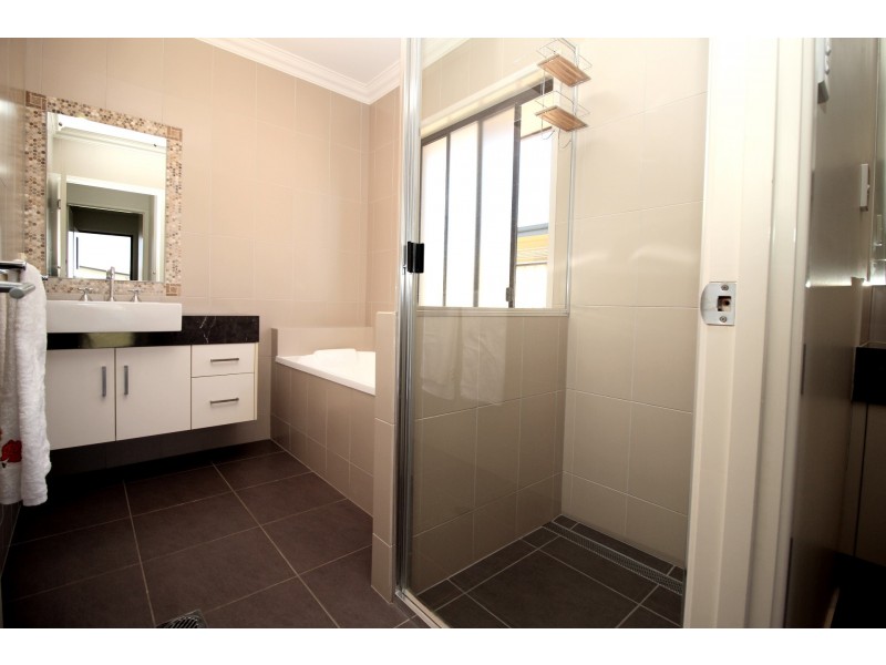 9 Glovar Street, Emerald QLD 4720