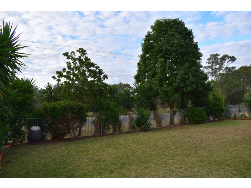 2 Rosehill Road, Emerald QLD 4720
