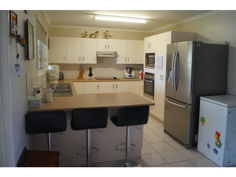 3 Skelton Place, Emerald QLD 4720