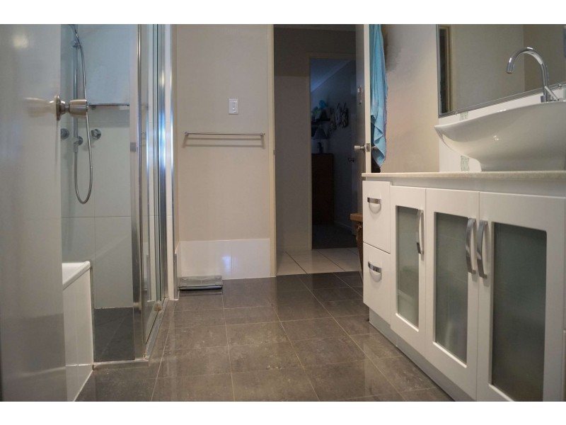 3 Skelton Place, Emerald QLD 4720