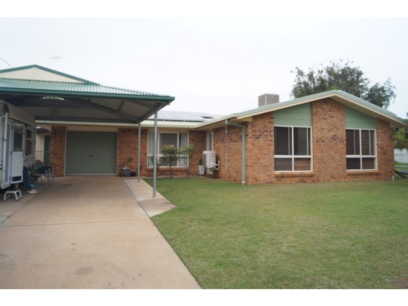 3 Skelton Place, Emerald QLD 4720