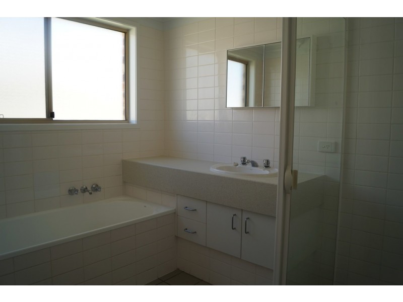 4A Yvette Street, Emerald QLD 4720