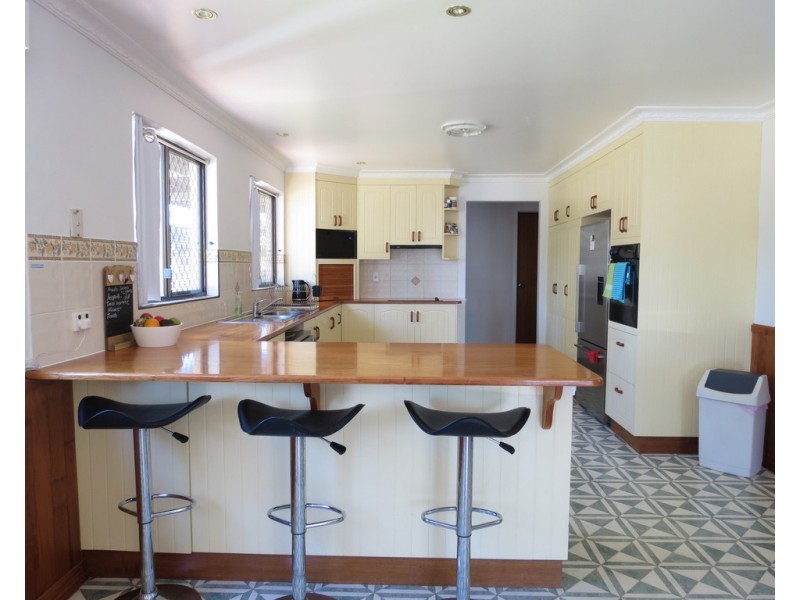 8 Martin Place, Emerald QLD 4720