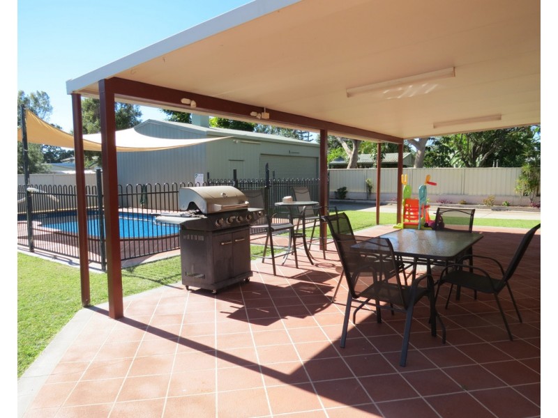 8 Martin Place, Emerald QLD 4720