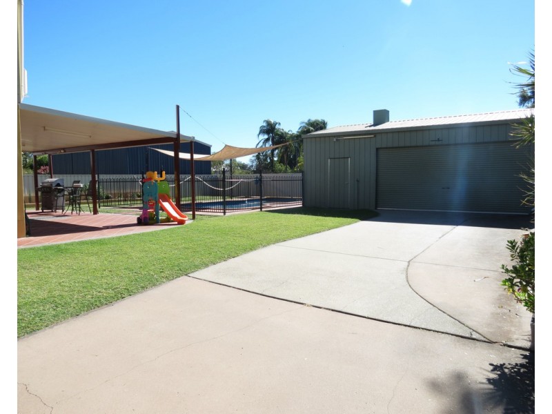8 Martin Place, Emerald QLD 4720