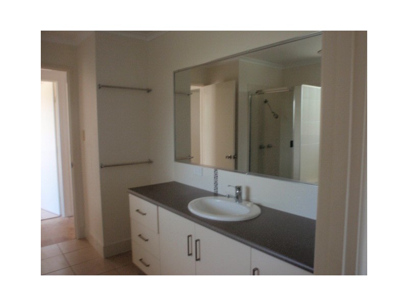 7 Wren Court, Emerald QLD 4720