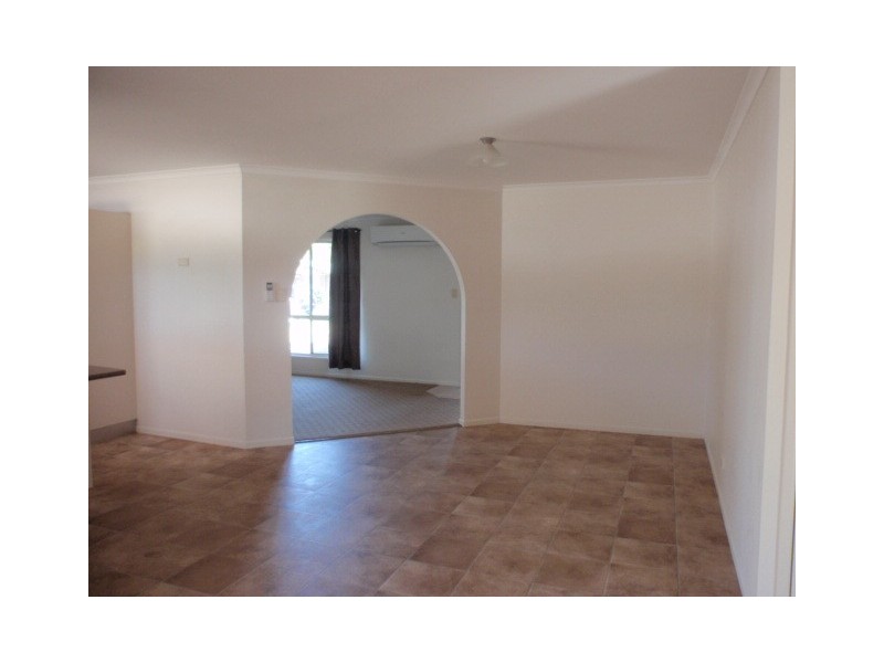 7 Wren Court, Emerald QLD 4720