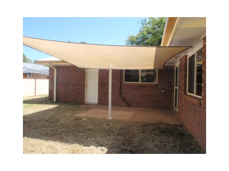 7 Wren Court, Emerald QLD 4720