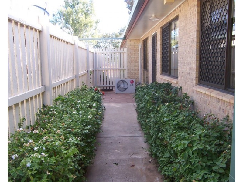 2/41 Baker Street, Emerald QLD 4720