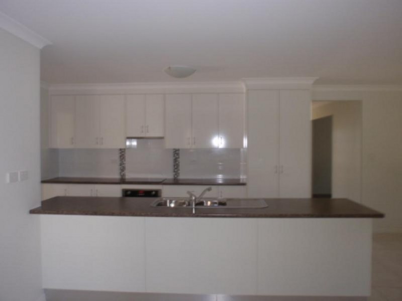 7 Berthun Street, Emerald QLD 4720
