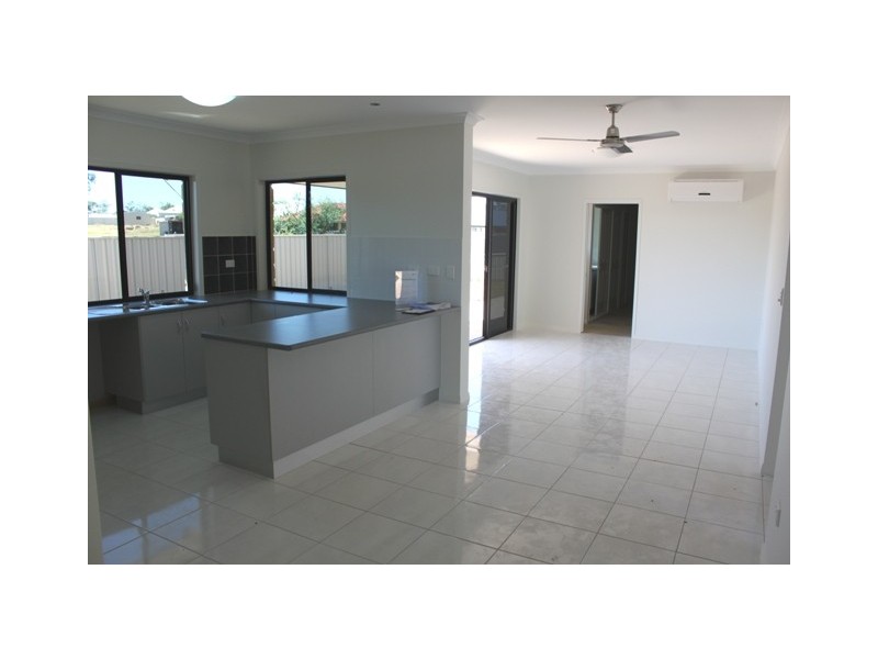 1/10 Chandon Court, Emerald QLD 4720