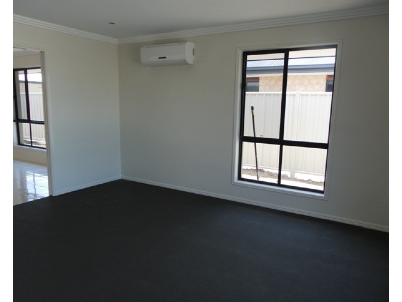 42 Wright Street, Emerald QLD 4720
