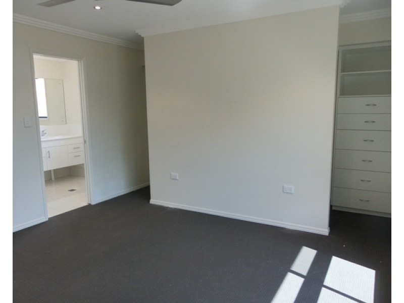 42 Wright Street, Emerald QLD 4720