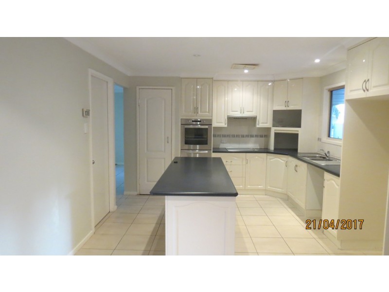 10 Peggy Court, Emerald QLD 4720