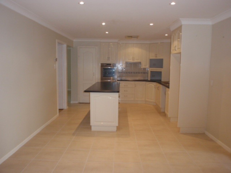 10 Peggy Court, Emerald QLD 4720